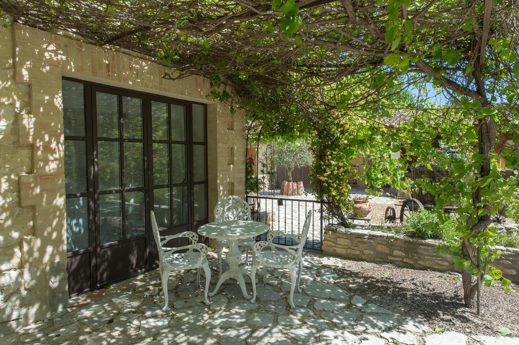 Gite Des Carmes And Spa Le Thor Luaran gambar