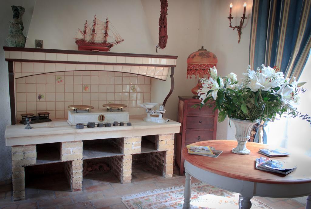 Gite Des Carmes And Spa Le Thor Luaran gambar